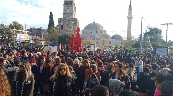 Antalya’da kadınların ‘Las Tesis’ eylemine polis engeli