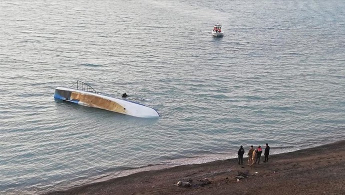 Van Gölü’nde mültecileri taşıyan tekne battı: 7 ölü